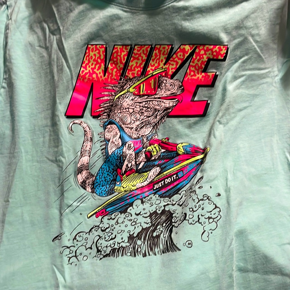 Nike graphic tee - large